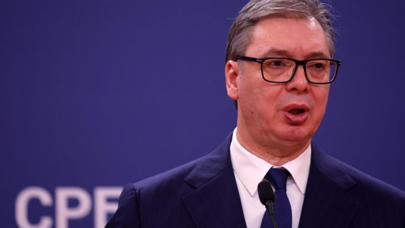 Вучич започва разговори с партиите в търсене на изход от политическата криза